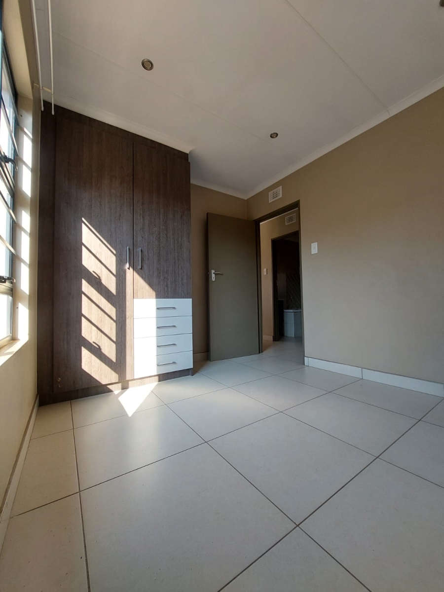 3 Bedroom Property for Sale in Clayville Gauteng