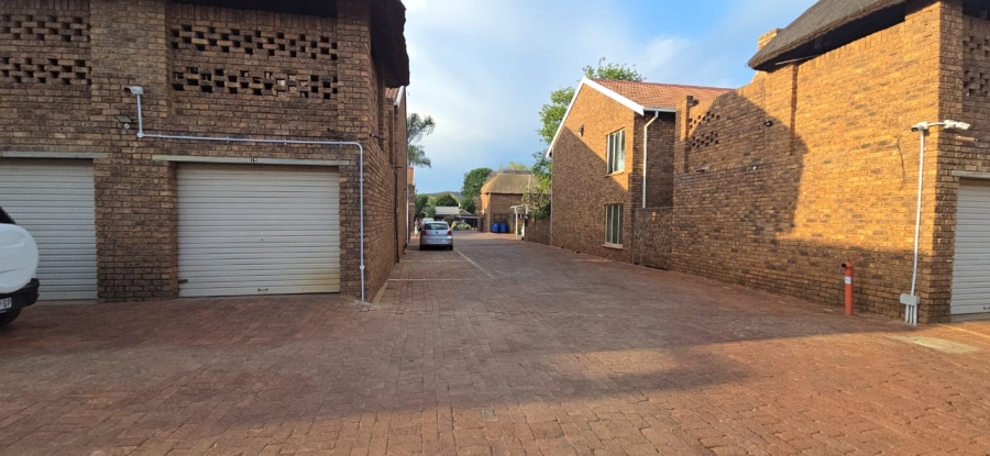 2 Bedroom Property for Sale in Doornpoort Gauteng