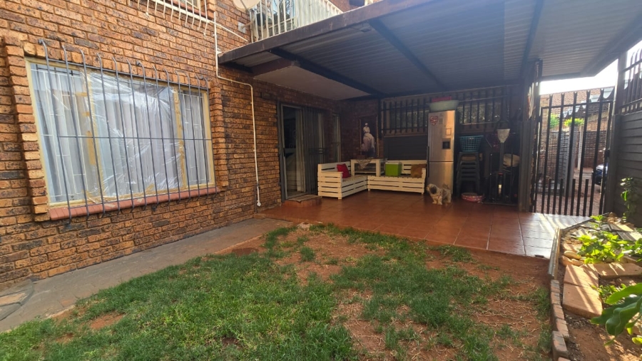 2 Bedroom Property for Sale in Doornpoort Gauteng