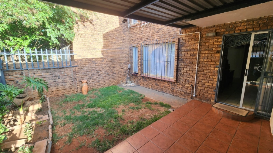 2 Bedroom Property for Sale in Doornpoort Gauteng