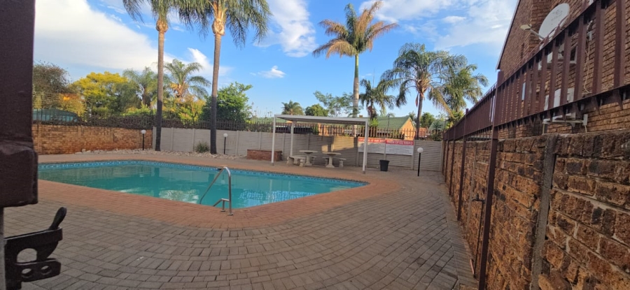 2 Bedroom Property for Sale in Doornpoort Gauteng