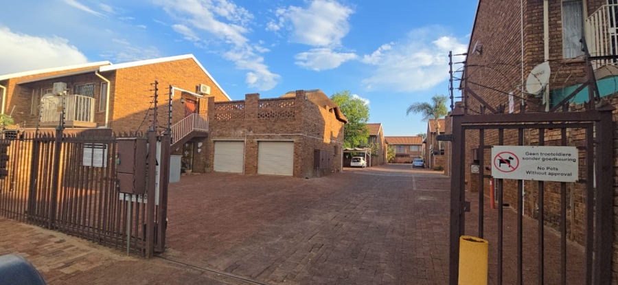 2 Bedroom Property for Sale in Doornpoort Gauteng