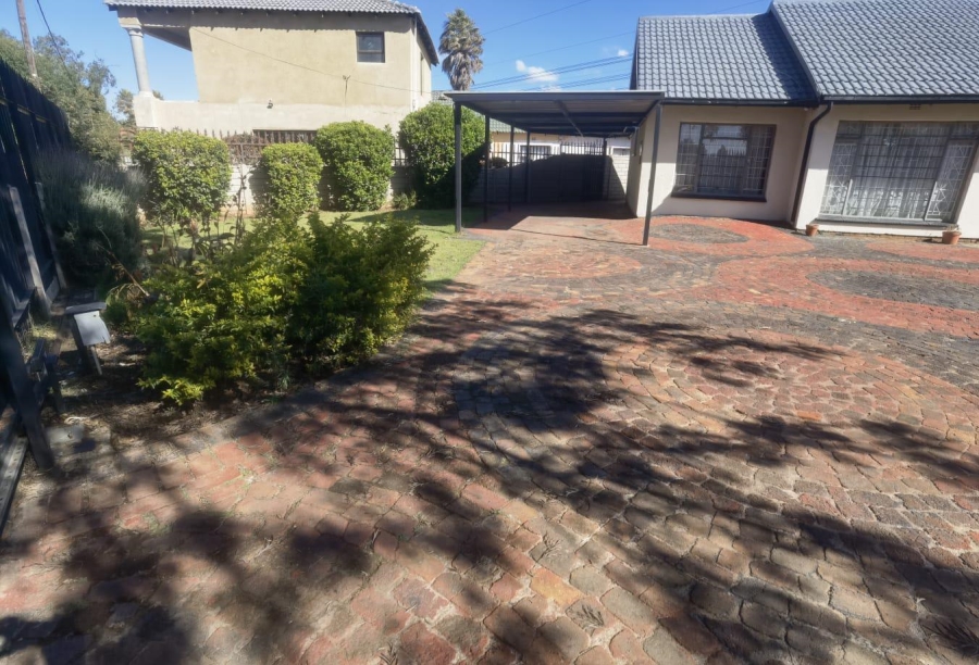 To Let 4 Bedroom Property for Rent in Mayberry Park Gauteng