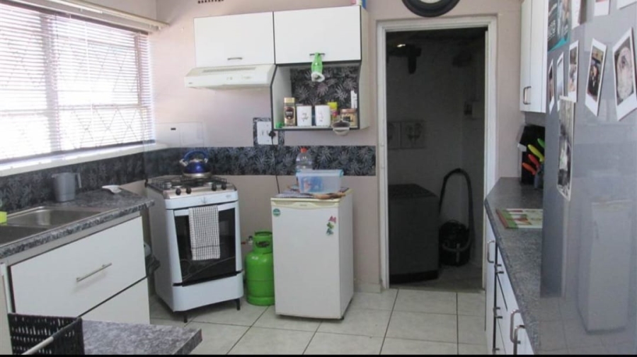 To Let 3 Bedroom Property for Rent in Dalview Gauteng