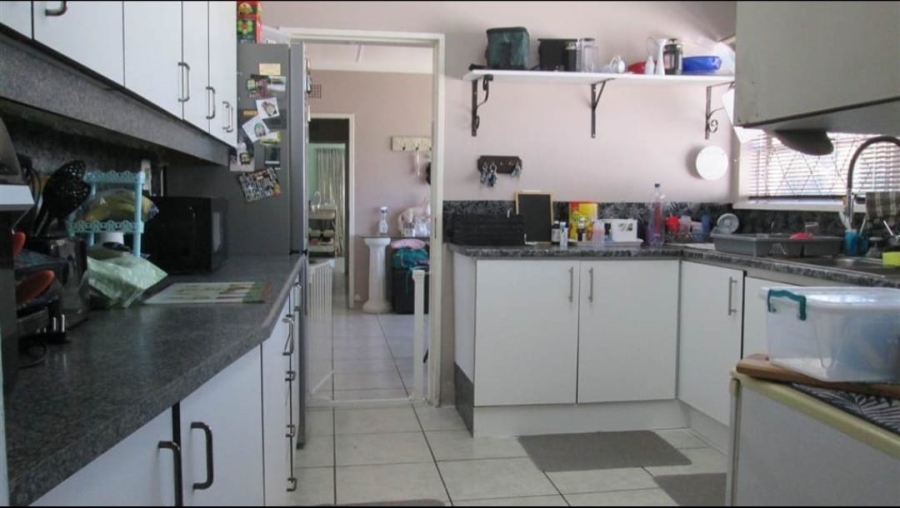 To Let 3 Bedroom Property for Rent in Dalview Gauteng