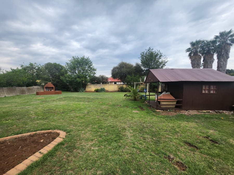 To Let 3 Bedroom Property for Rent in Dalview Gauteng