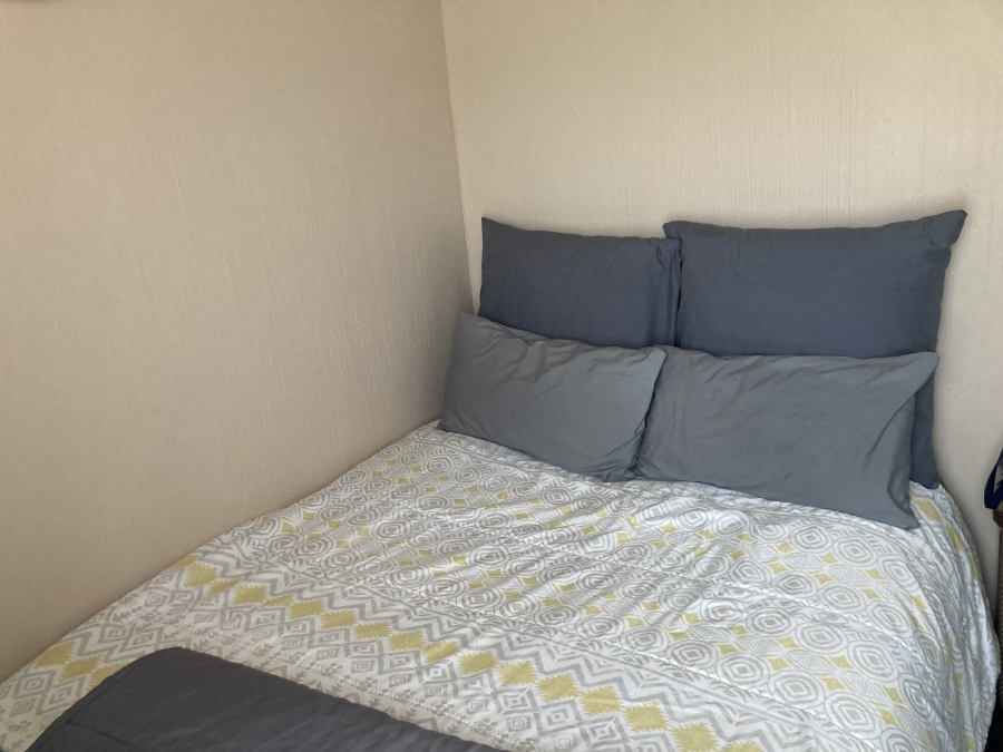 To Let 2 Bedroom Property for Rent in Weltevreden Park Gauteng