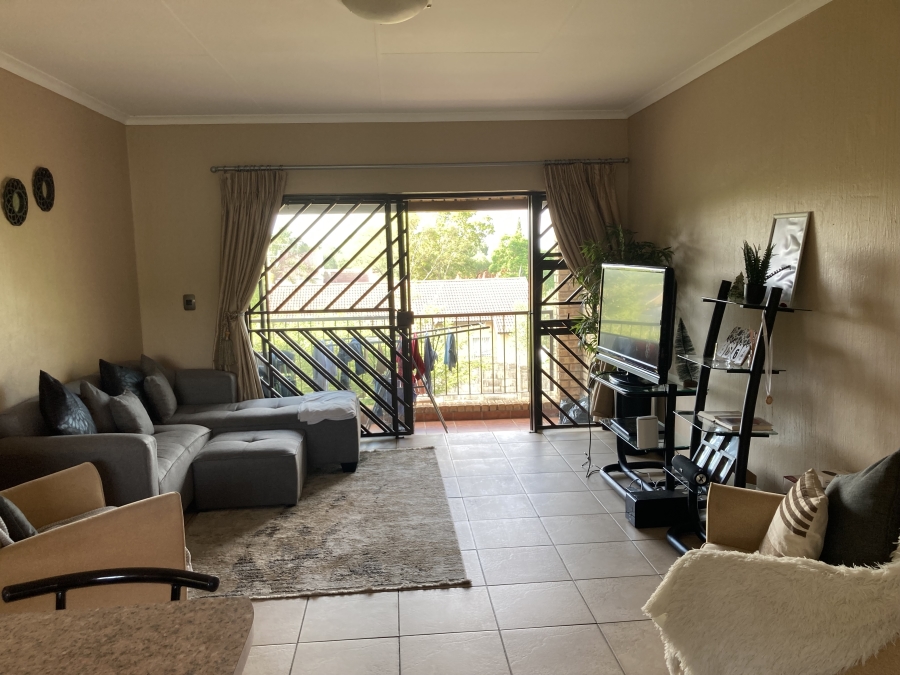 To Let 2 Bedroom Property for Rent in Weltevreden Park Gauteng