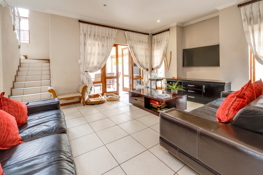 To Let 3 Bedroom Property for Rent in Broadacres Gauteng