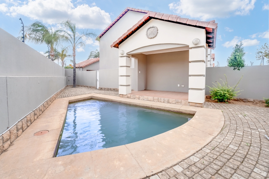 To Let 2 Bedroom Property for Rent in Sunninghill Gauteng