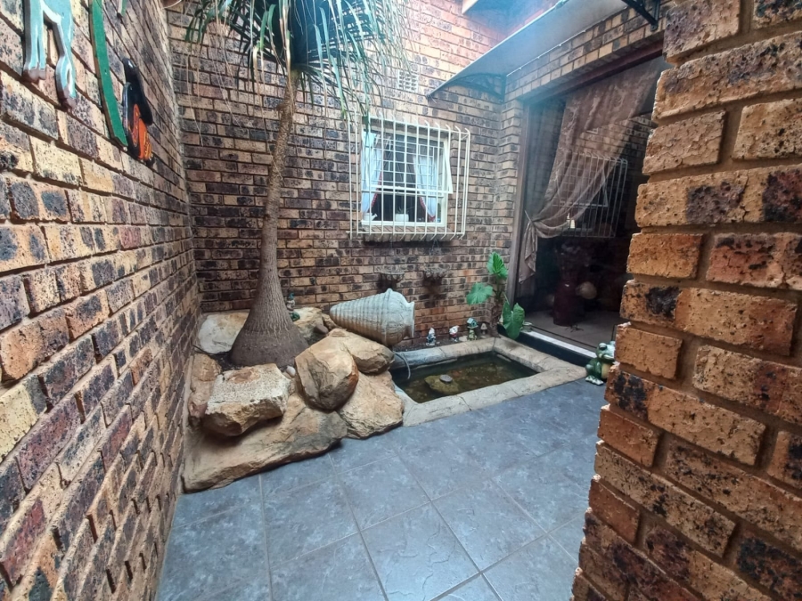 5 Bedroom Property for Sale in New State Areas Gauteng