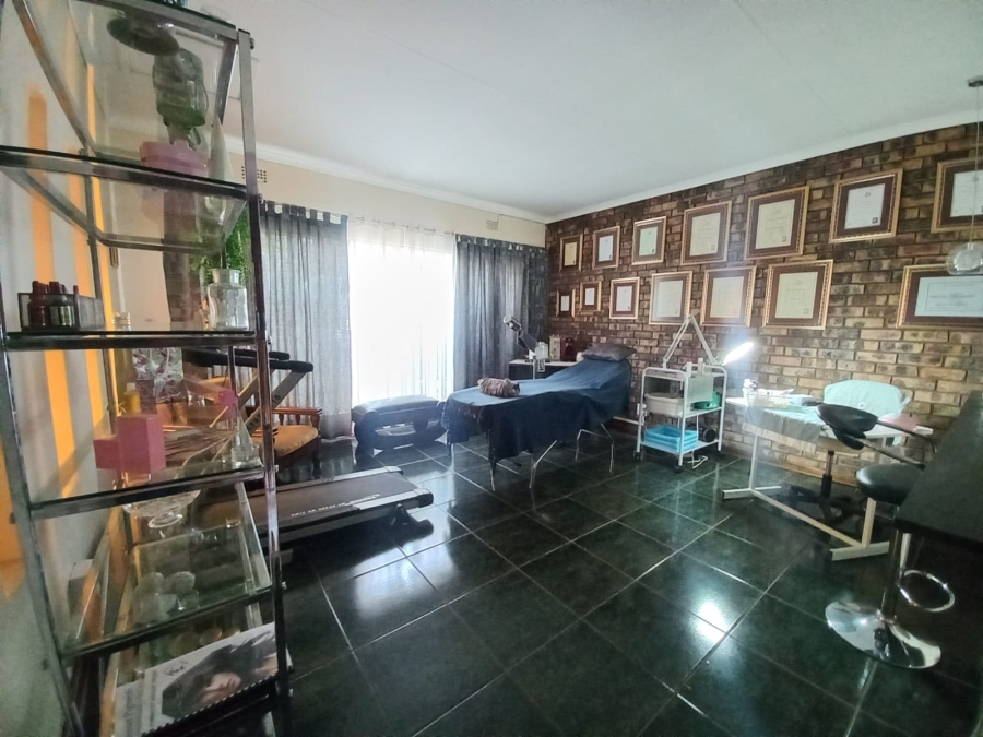 5 Bedroom Property for Sale in New State Areas Gauteng