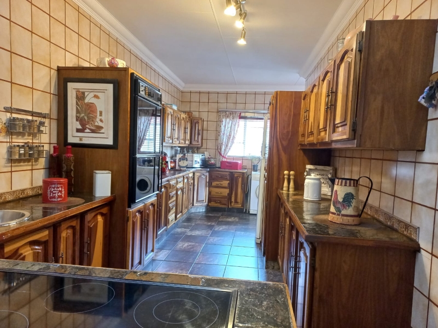 5 Bedroom Property for Sale in New State Areas Gauteng