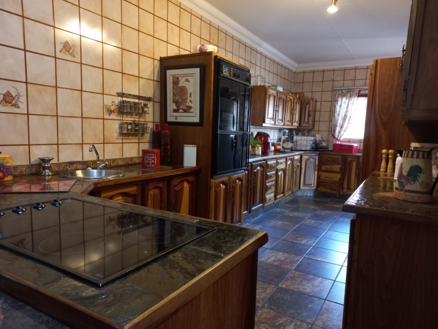 5 Bedroom Property for Sale in New State Areas Gauteng