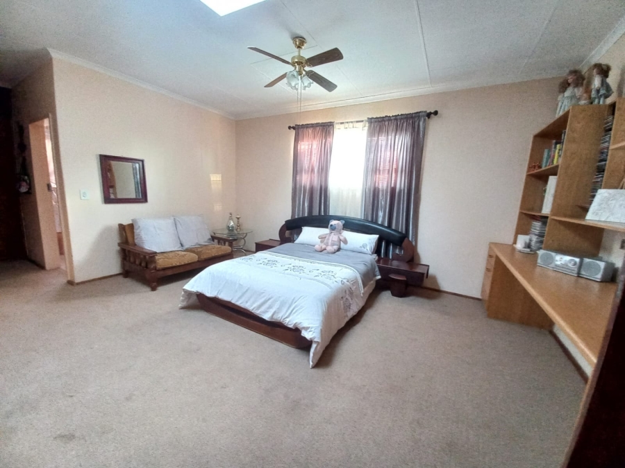 5 Bedroom Property for Sale in New State Areas Gauteng