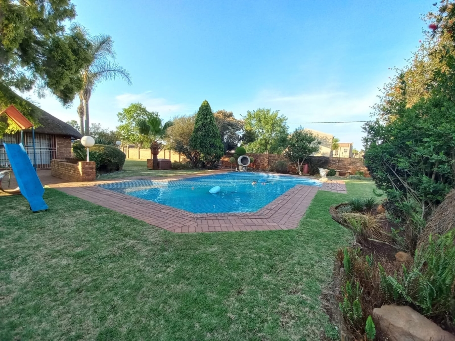 5 Bedroom Property for Sale in New State Areas Gauteng