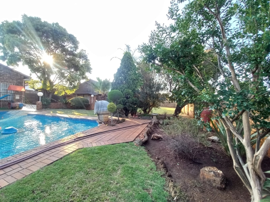 5 Bedroom Property for Sale in New State Areas Gauteng