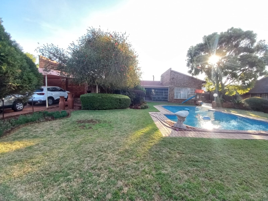 5 Bedroom Property for Sale in New State Areas Gauteng