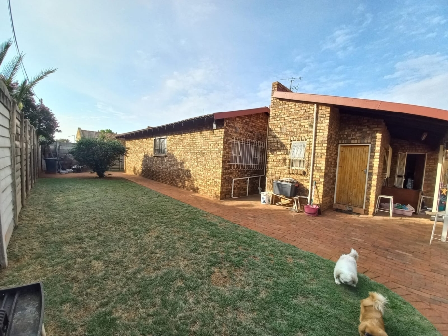 5 Bedroom Property for Sale in New State Areas Gauteng