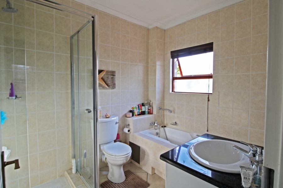 To Let 2 Bedroom Property for Rent in Bryanston Gauteng