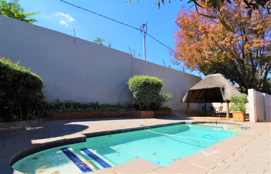 To Let 2 Bedroom Property for Rent in Bryanston Gauteng