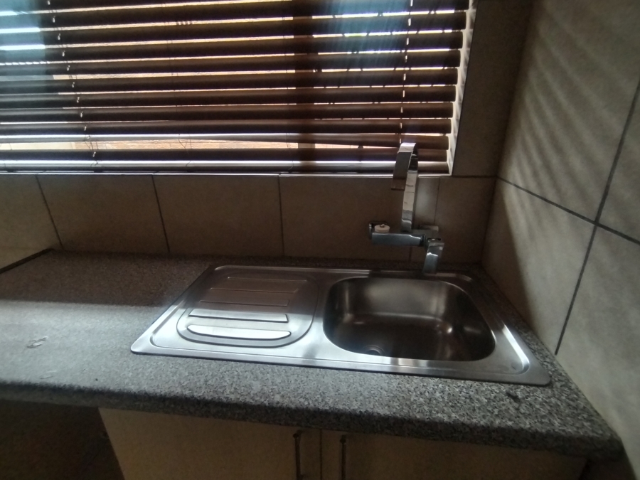 1 Bedroom Property for Sale in Edenvale Central Gauteng