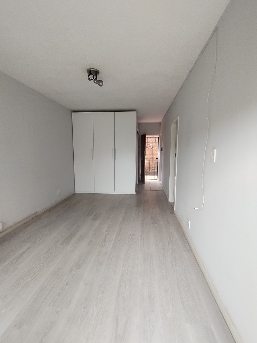 1 Bedroom Property for Sale in Edenvale Central Gauteng