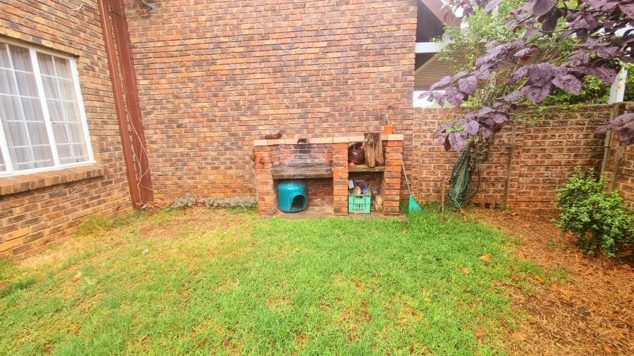 2 Bedroom Property for Sale in Noordwyk Gauteng