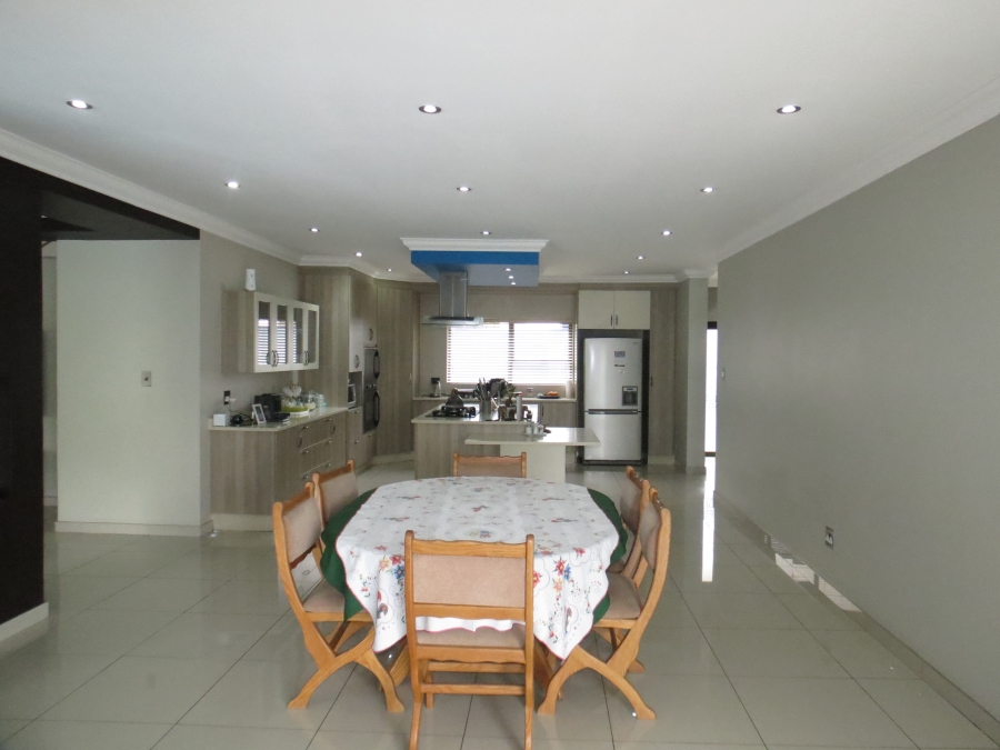 5 Bedroom Property for Sale in Greenstone Hill Gauteng