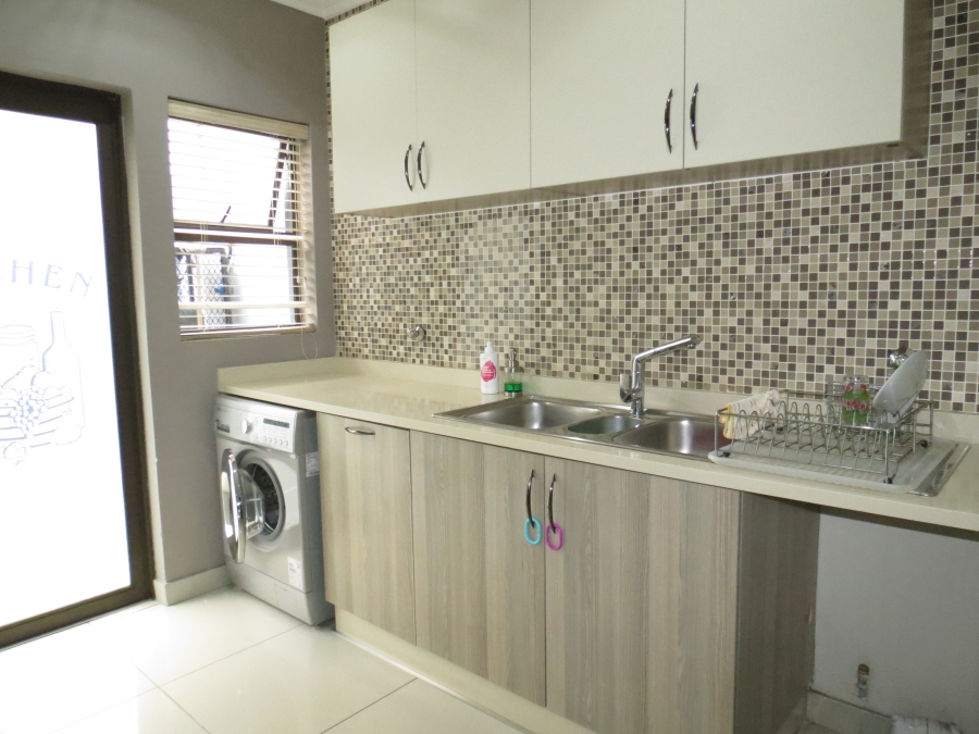 5 Bedroom Property for Sale in Greenstone Hill Gauteng