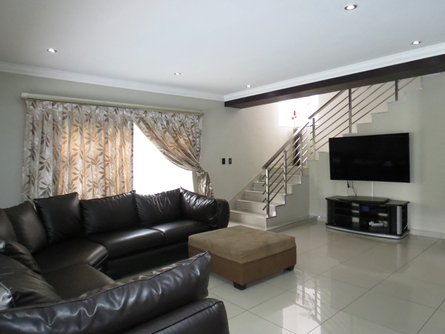 5 Bedroom Property for Sale in Greenstone Hill Gauteng