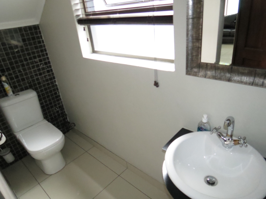 5 Bedroom Property for Sale in Greenstone Hill Gauteng