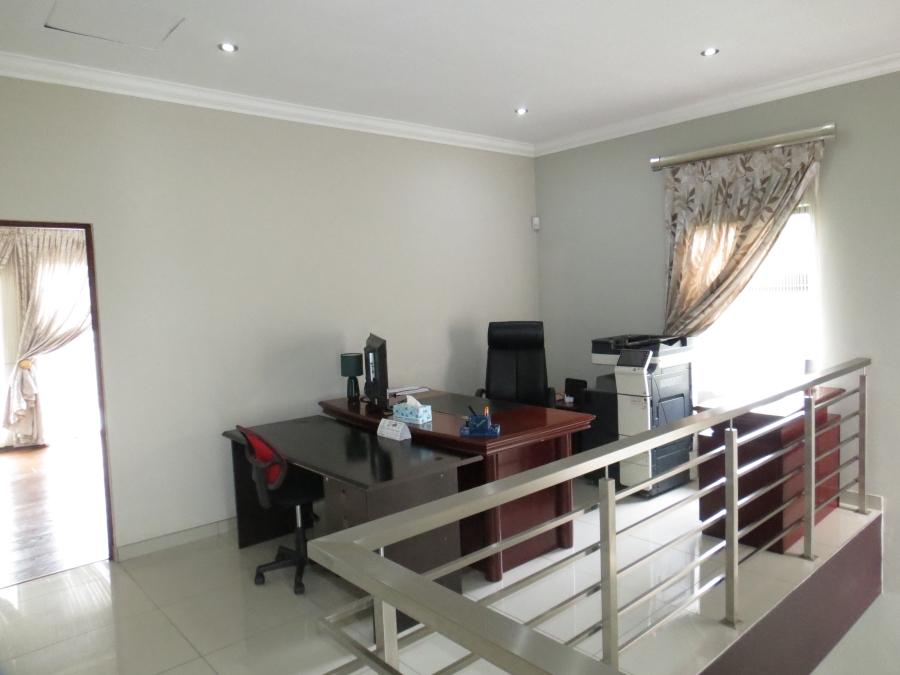 5 Bedroom Property for Sale in Greenstone Hill Gauteng