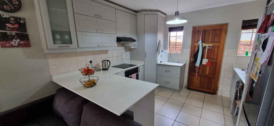 3 Bedroom Property for Sale in Heuwelsig Estate Gauteng