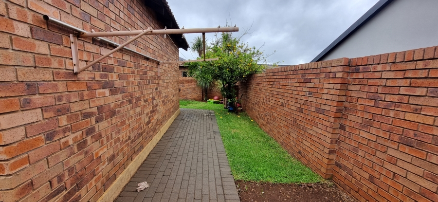 3 Bedroom Property for Sale in Heuwelsig Estate Gauteng