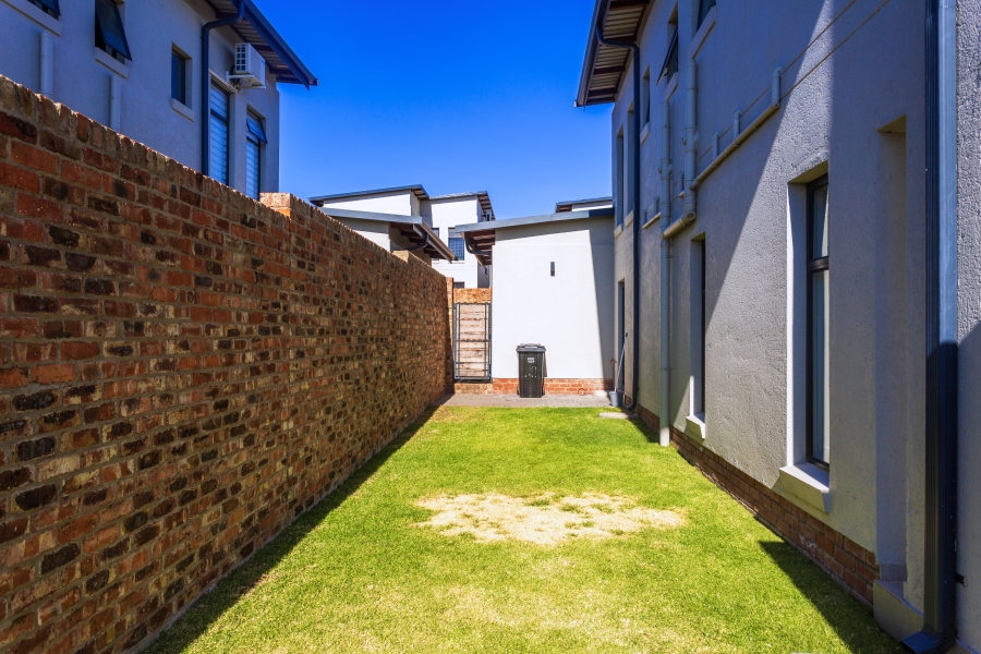 To Let 3 Bedroom Property for Rent in Crowthorne AH Gauteng