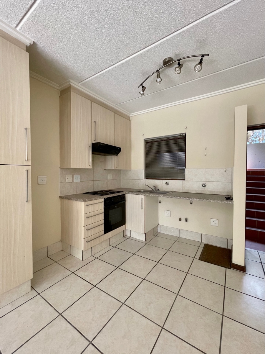To Let 1 Bedroom Property for Rent in Lonehill Gauteng