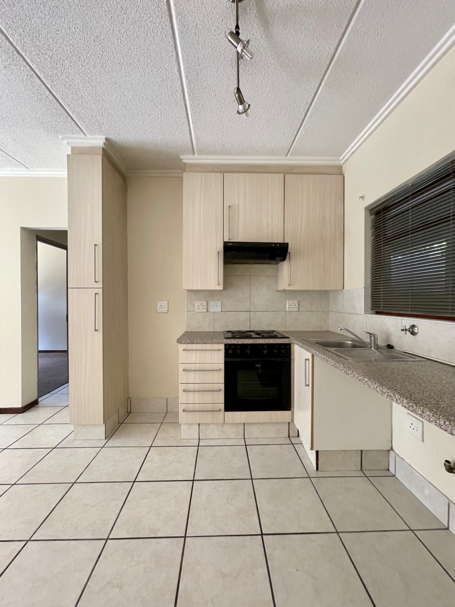 To Let 1 Bedroom Property for Rent in Lonehill Gauteng