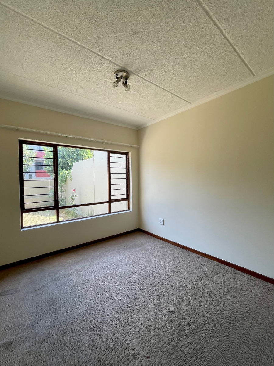 To Let 1 Bedroom Property for Rent in Lonehill Gauteng