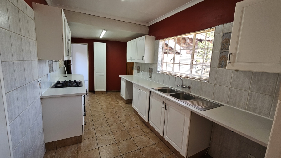 To Let 4 Bedroom Property for Rent in Moreleta Park Gauteng