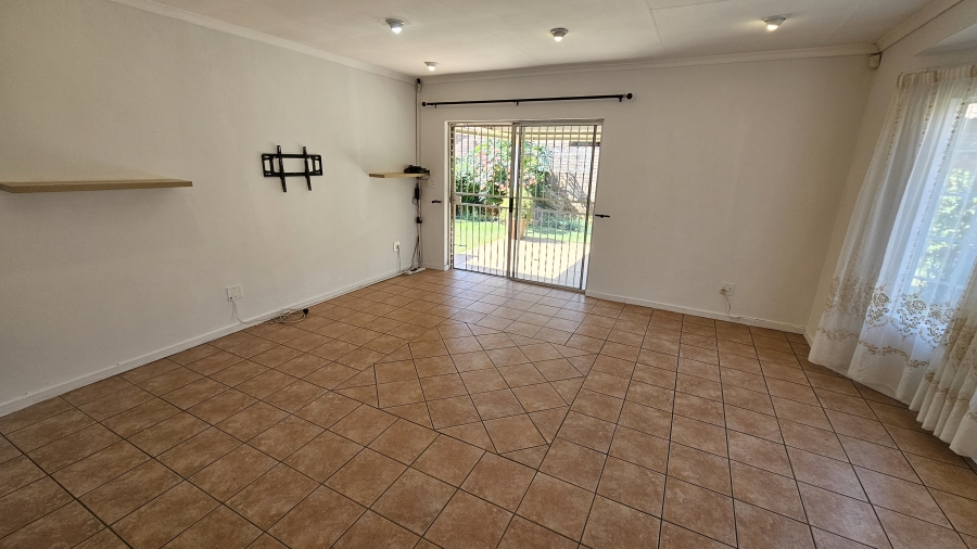 To Let 4 Bedroom Property for Rent in Moreleta Park Gauteng