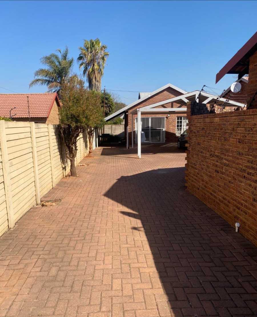 To Let 4 Bedroom Property for Rent in Moreleta Park Gauteng