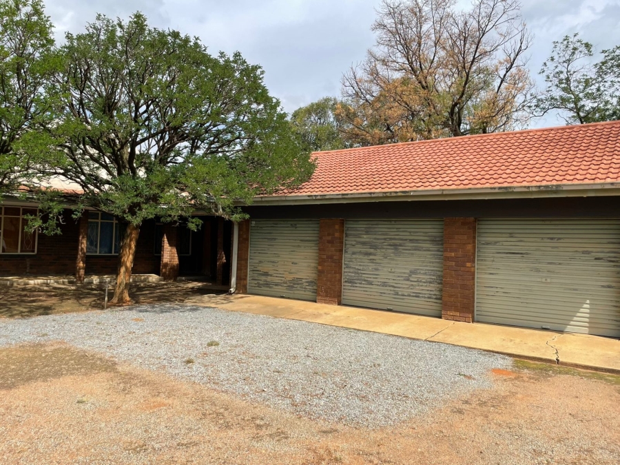 To Let 4 Bedroom Property for Rent in Unitas Park Gauteng