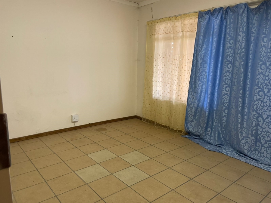 To Let 4 Bedroom Property for Rent in Unitas Park Gauteng