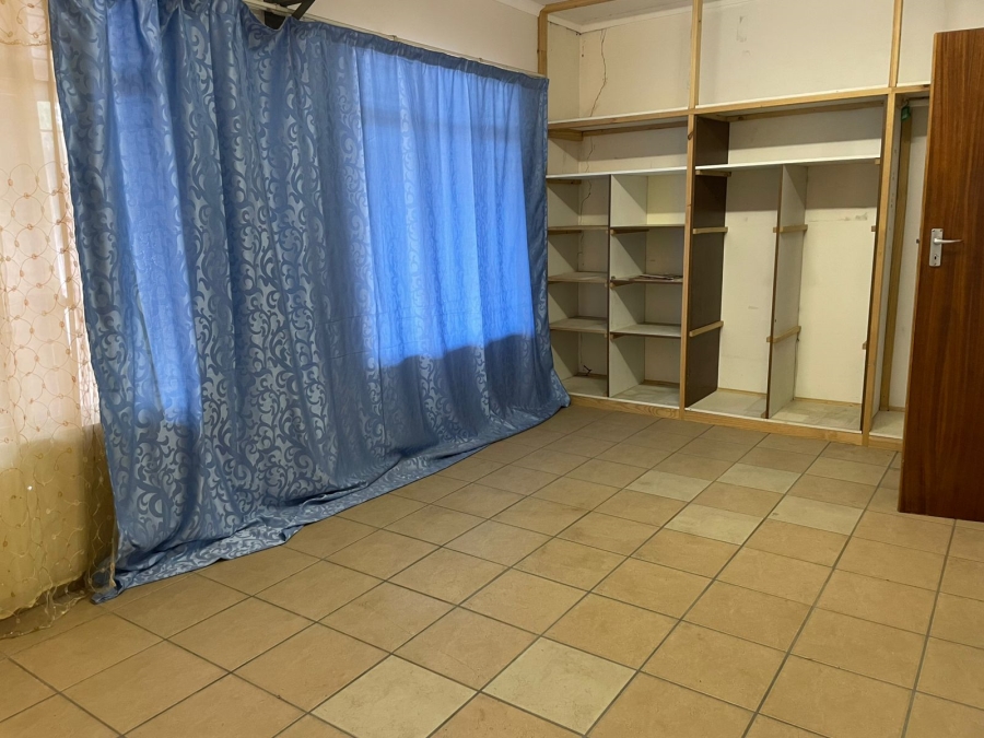 To Let 4 Bedroom Property for Rent in Unitas Park Gauteng