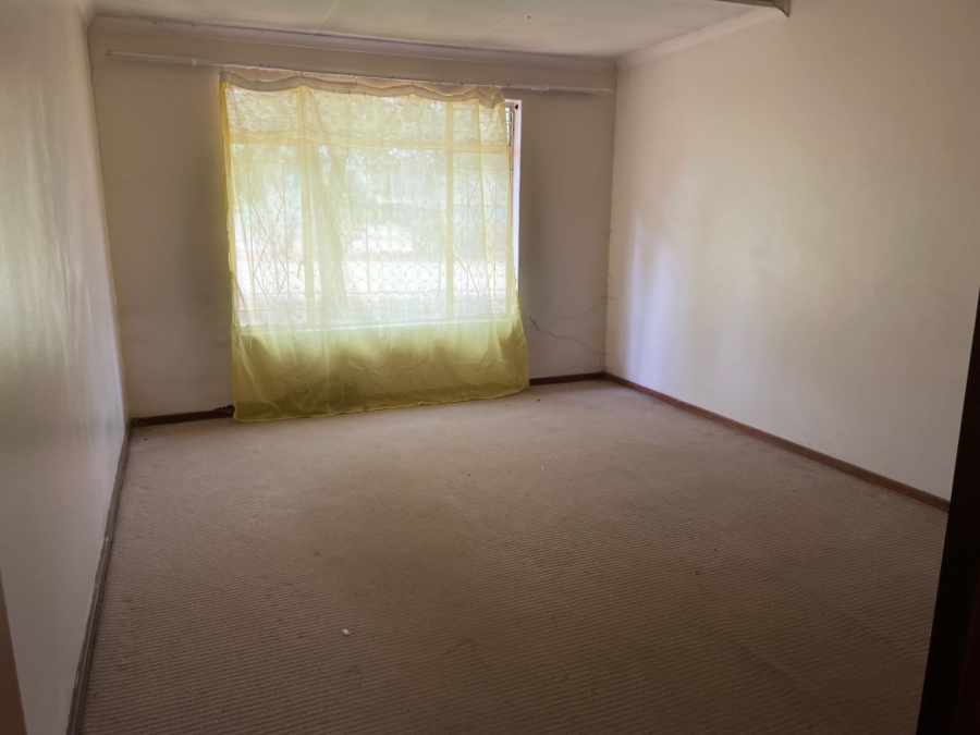 To Let 4 Bedroom Property for Rent in Unitas Park Gauteng