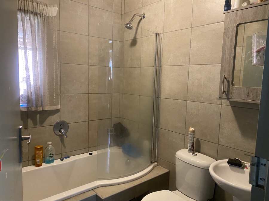 2 Bedroom Property for Sale in Montana Tuine Gauteng