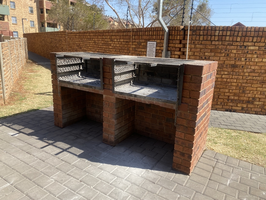 2 Bedroom Property for Sale in Montana Tuine Gauteng