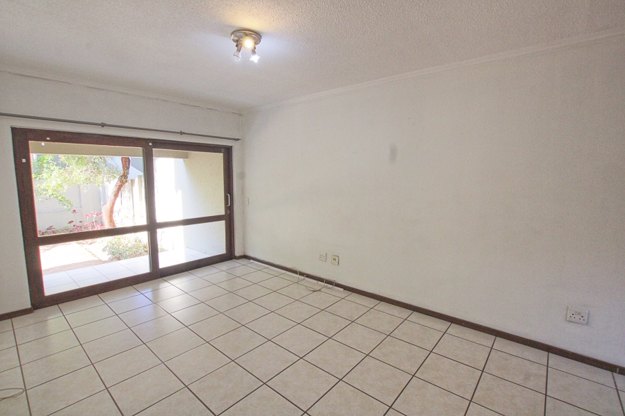 To Let 2 Bedroom Property for Rent in Broadacres Gauteng