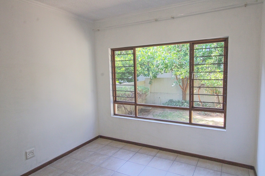 To Let 2 Bedroom Property for Rent in Broadacres Gauteng